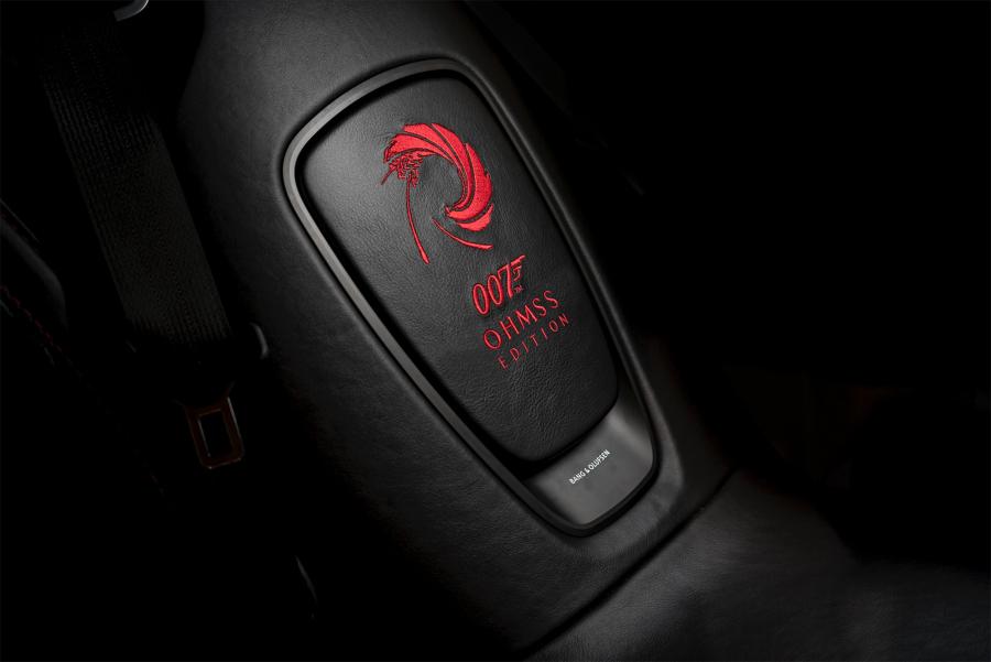 Детали интерьера Aston Martin OHMSS DBS Superleggera 2019 года  (UK) (фото 8 из 18)
